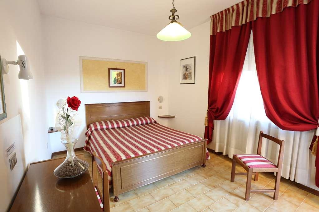 Hotel Vignola Assisi Oda fotoğraf
